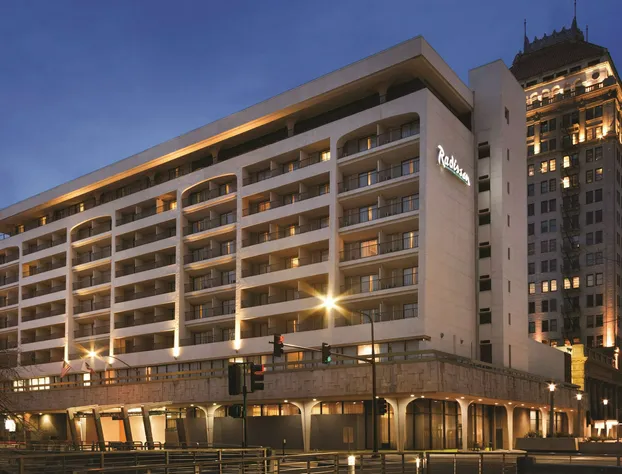 Radisson Hotel Fresno Conference Center hotel detail image 1