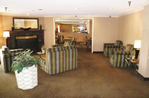 La Quinta Inn & Suites by Wyndham Kansas City North hotel detail image 3