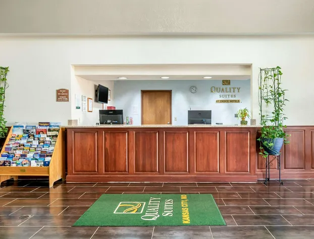 Quality Suites Kansas City International Airport hotel detail image 3