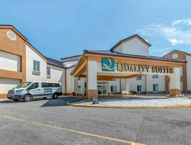 Quality Suites Kansas City International Airport hotel detail image 1