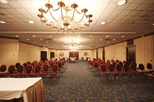 Travelodge Hotel by Wyndham Montreal Airport hotel detail image 2