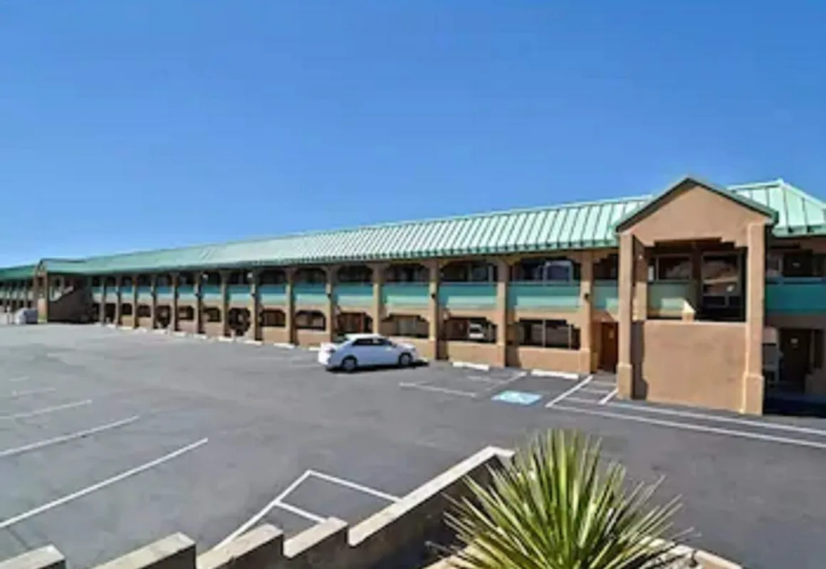 Rodeway Inn East hotel hero