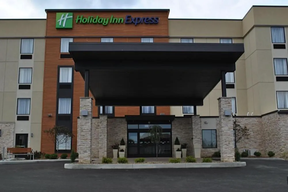 Holiday Inn Express Salem by IHG hotel hero