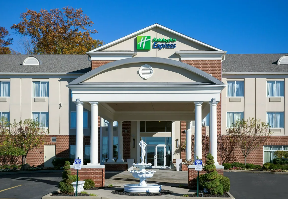 Holiday Inn Express & Suites Youngstown N (Warren/Niles) by IHG hotel hero