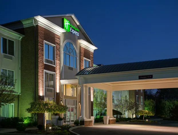 Holiday Inn Express & Suites Youngstown N (Warren/Niles) by IHG hotel detail image 1