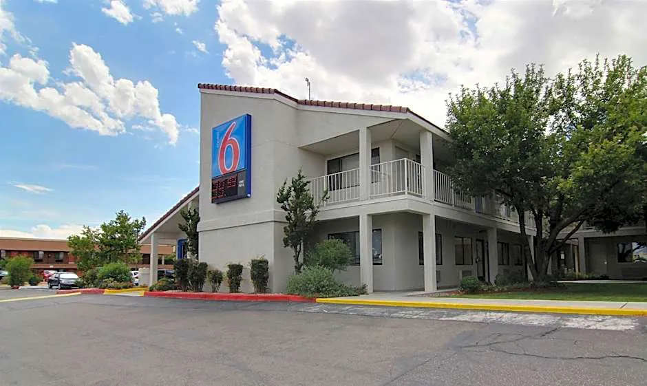 Economy Inn hotel hero