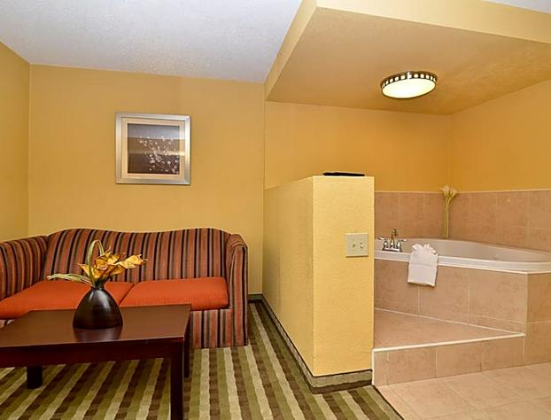 Quality Inn & Suites New York Avenue hotel detail image 1