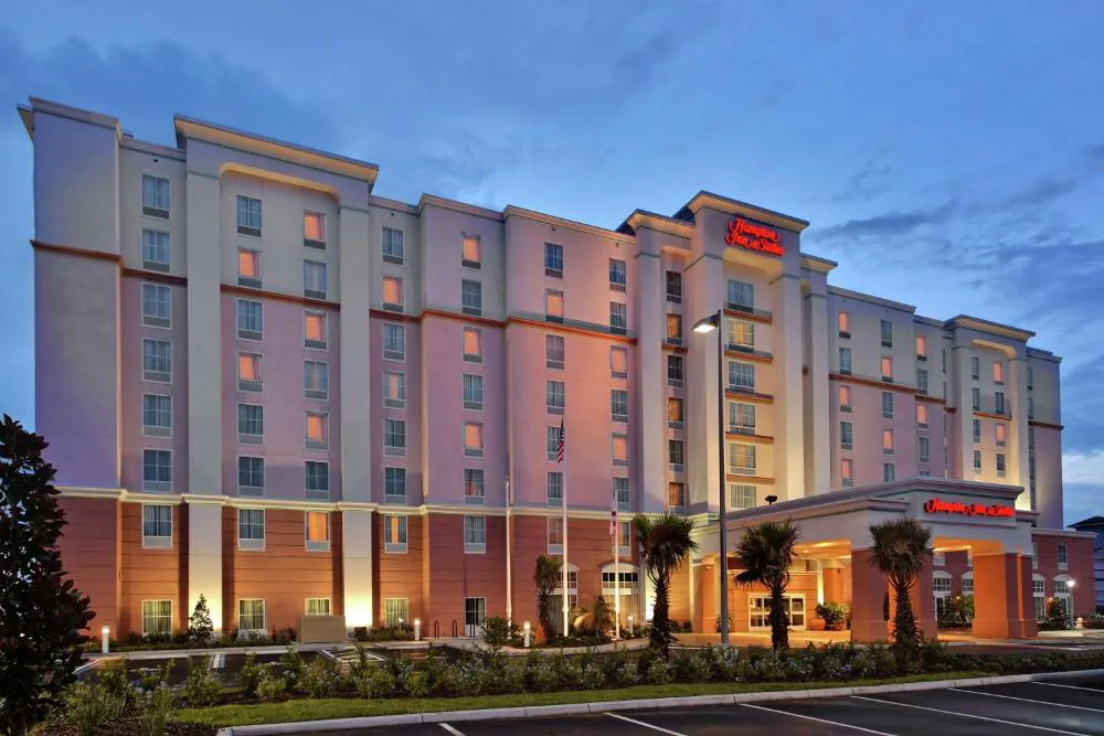 Hampton Inn & Suites Orlando Airport @ Gateway Village hotel hero