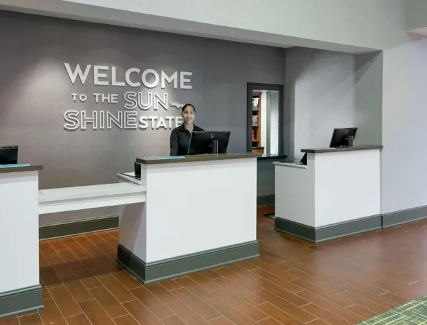 Hampton Inn & Suites Orlando Airport @ Gateway Village hotel detail image 2