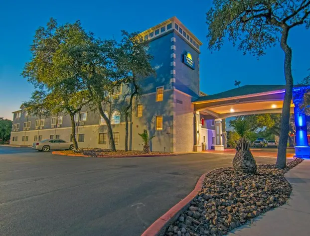 Days Inn by Wyndham Suites San Antonio North/Stone Oak hotel detail image 2