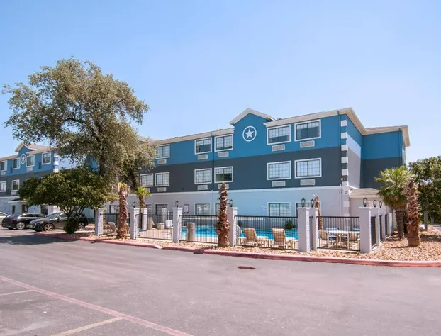 Days Inn by Wyndham Suites San Antonio North/Stone Oak hotel detail image 3