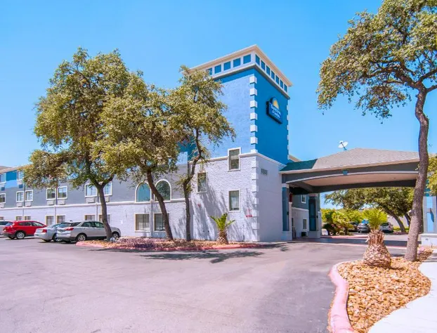 Days Inn by Wyndham Suites San Antonio North/Stone Oak hotel detail image 4