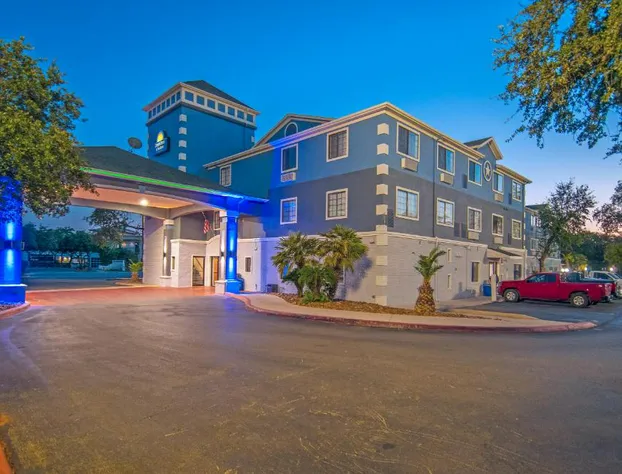 Days Inn by Wyndham Suites San Antonio North/Stone Oak hotel detail image 2