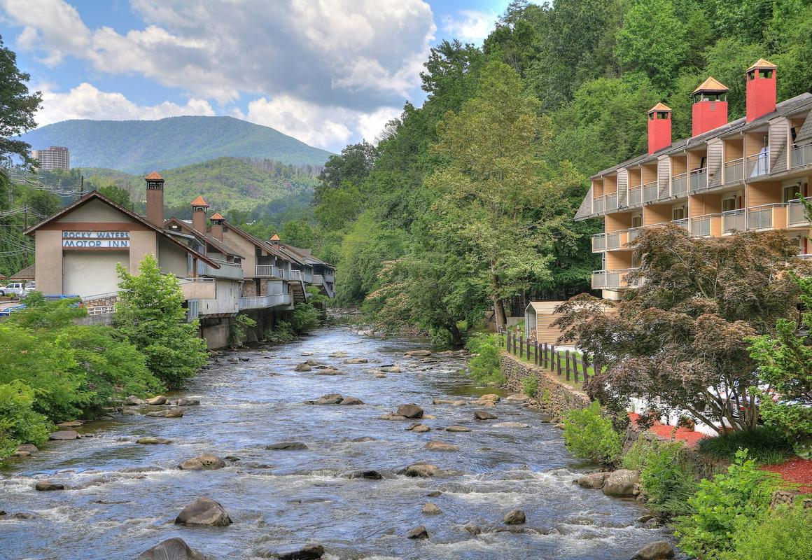 Gatlinburg River Inn hotel hero
