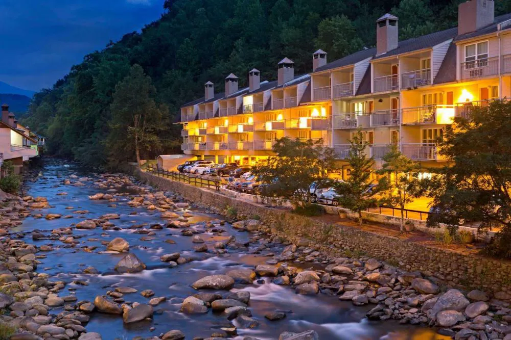 Gatlinburg River Inn hotel hero