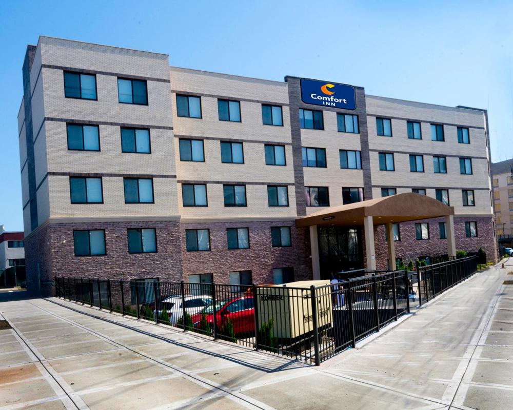 Comfort Inn JFK Airport hotel hero