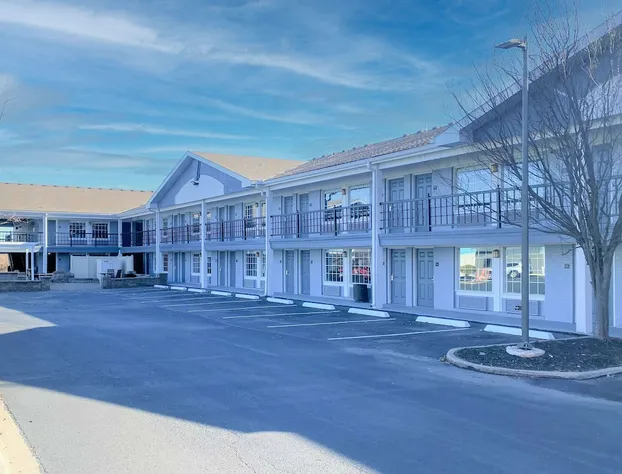 Clarion Pointe Independence - Kansas City hotel detail image 1