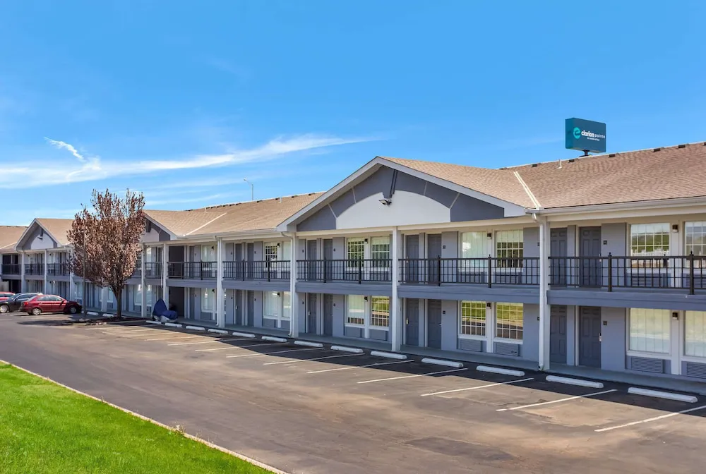Clarion Pointe Independence - Kansas City hotel hero