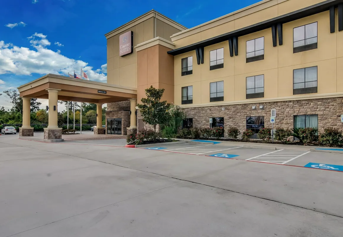 Comfort Suites Old Town Spring hotel hero