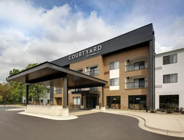 Courtyard by Marriott Grand Rapids Airport hotel detail image 1