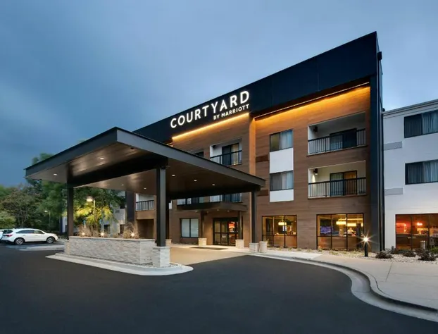 Courtyard by Marriott Grand Rapids Airport hotel detail image 1