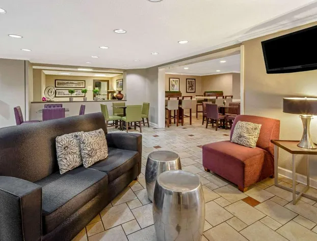 La Quinta Inn & Suites by Wyndham Miami Airport East hotel detail image 3