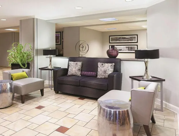 La Quinta Inn & Suites by Wyndham Miami Airport East hotel detail image 4