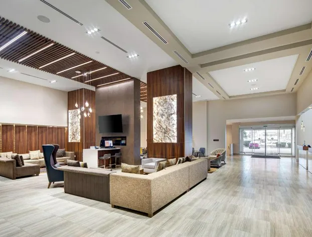 DoubleTree by Hilton Toronto Airport hotel detail image 4