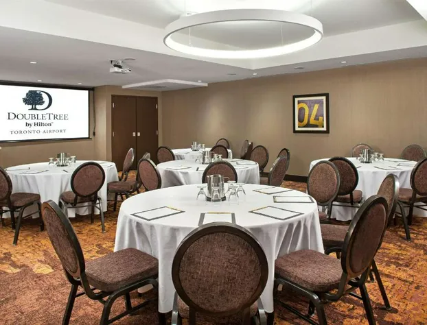 DoubleTree by Hilton Toronto Airport hotel detail image 2