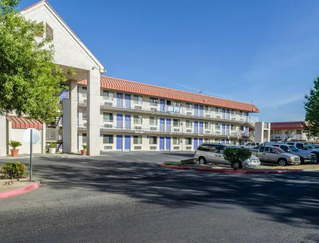 Motel 6 Fresno, CA - Yosemite Hwy hotel detail image 2