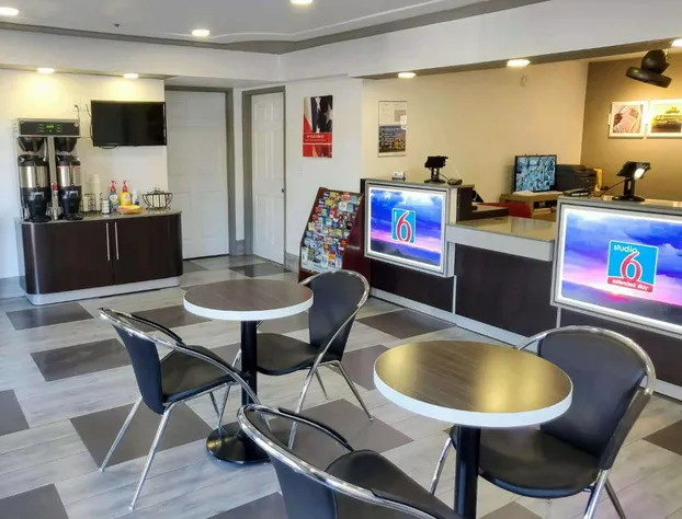 Motel 6 Fresno, CA - Yosemite Hwy hotel detail image 3