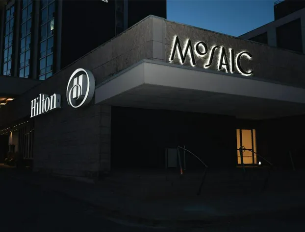 Hilton Toronto Airport Hotel & Suites hotel detail image 1