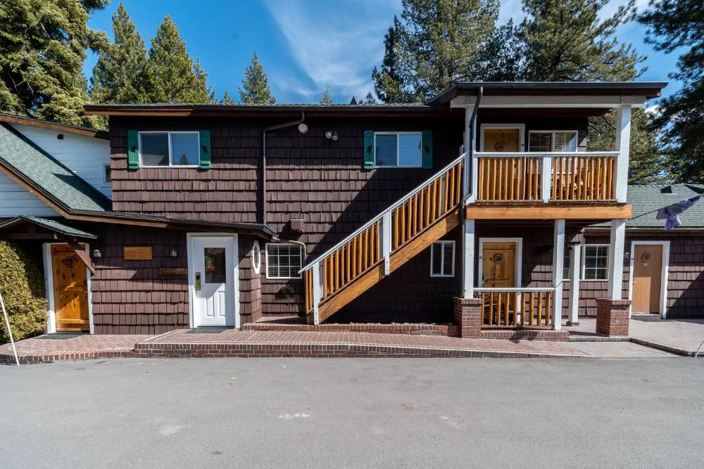 Red Wolf Lakeside Lodge hotel hero