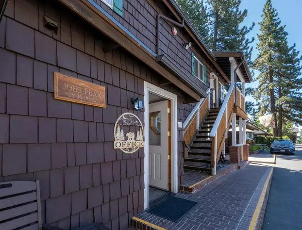 Red Wolf Lakeside Lodge hotel detail image 1