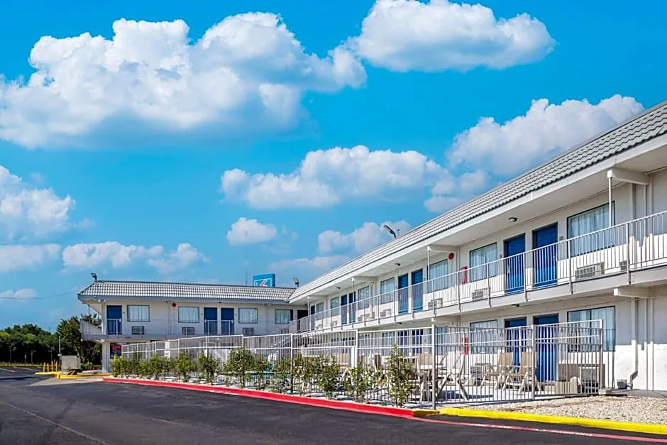 Motel 6 Fort Worth, TX - East hotel hero