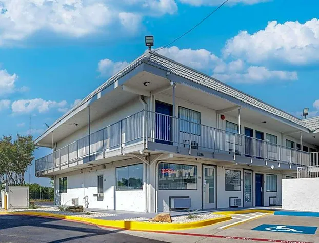 Motel 6 Fort Worth, TX - East hotel detail image 2