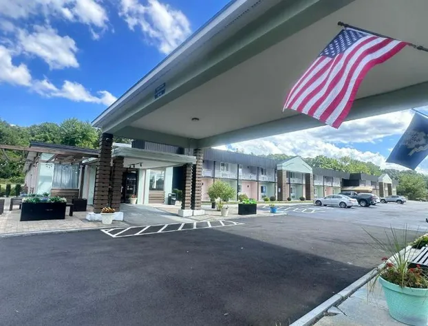 Days Inn by Wyndham Southington hotel detail image 2