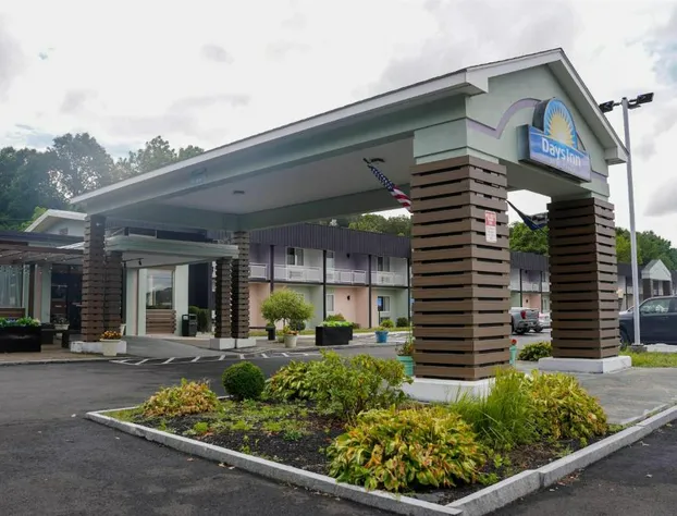 Days Inn by Wyndham Southington hotel detail image 1