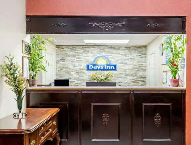 Days Inn by Wyndham Hendersonville hotel detail image 3