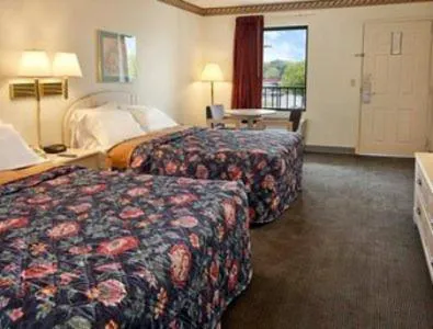 Days Inn by Wyndham Hendersonville hotel detail image 4