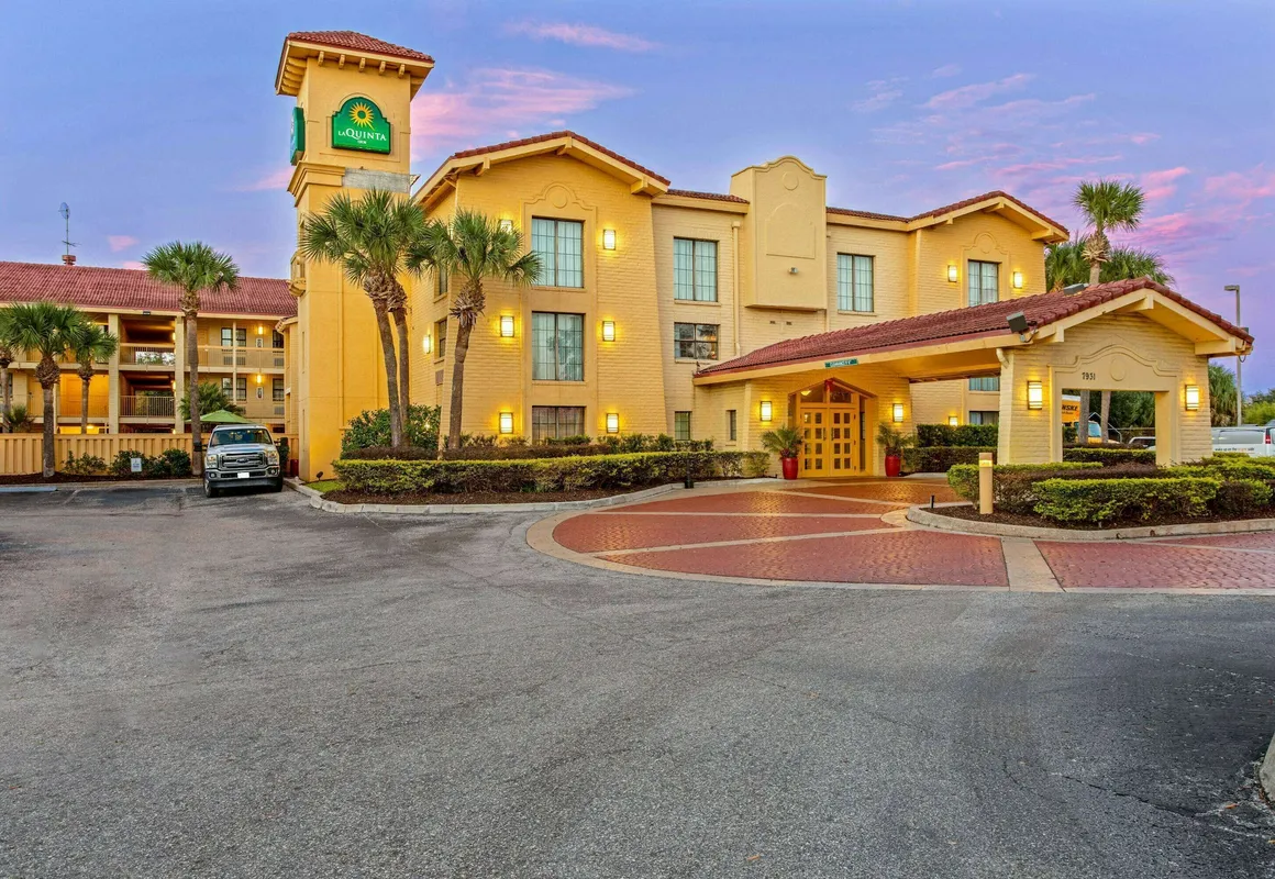 La Quinta Inn by Wyndham Orlando Airport West hotel hero