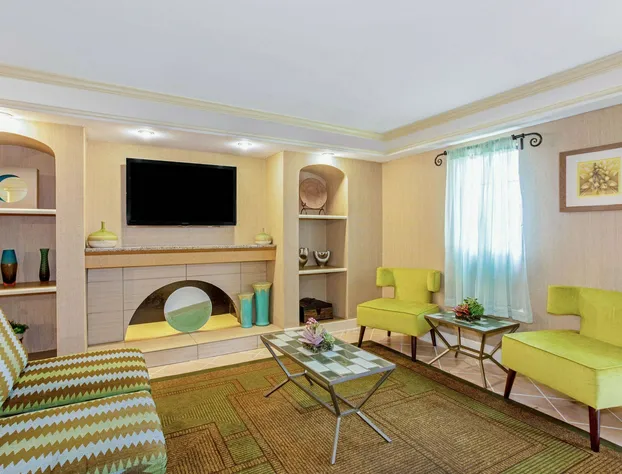 La Quinta Inn by Wyndham Orlando Airport West hotel detail image 3