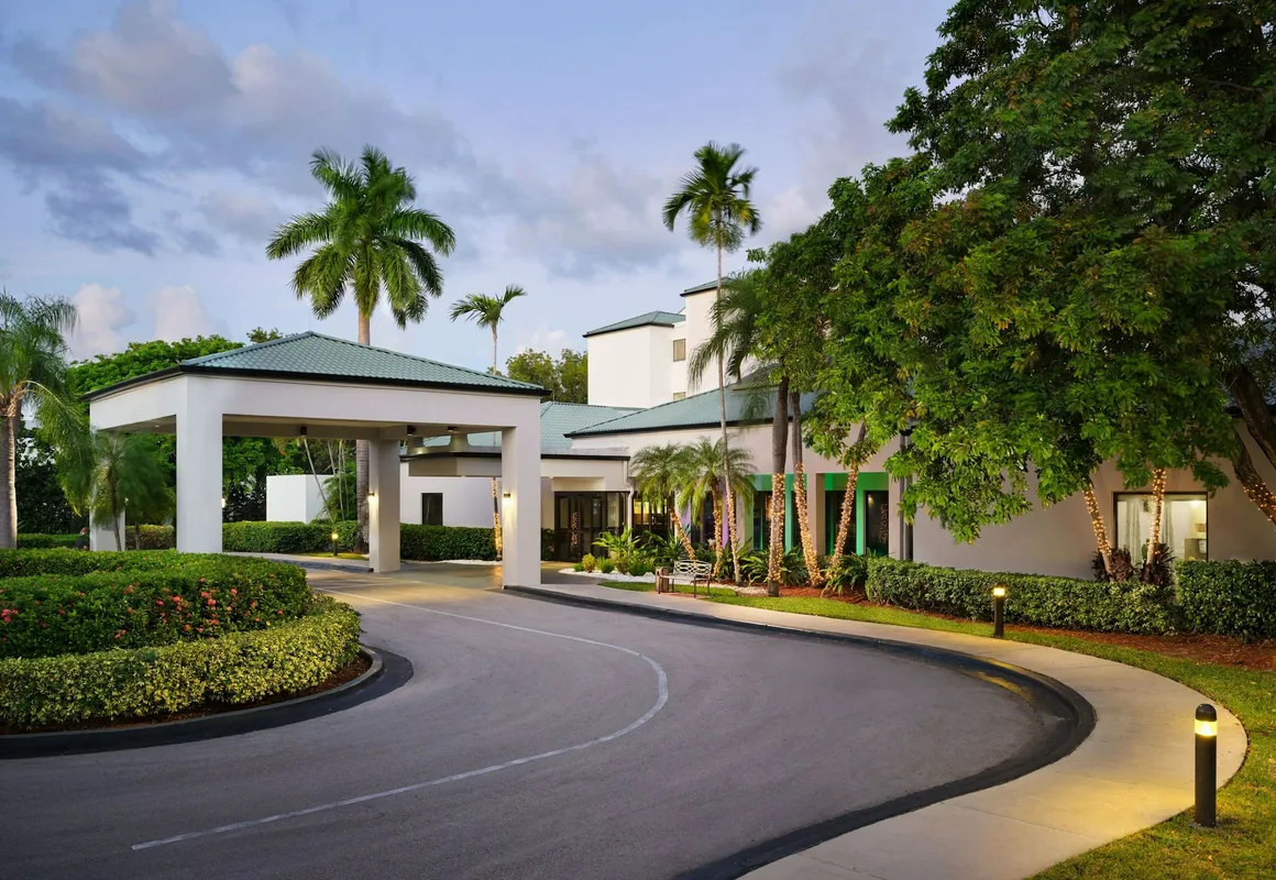 Courtyard by Marriott Miami Airport West/Doral hotel hero