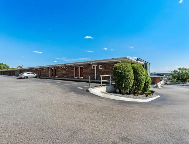 Econo Lodge Cranston - Providence hotel detail image 1