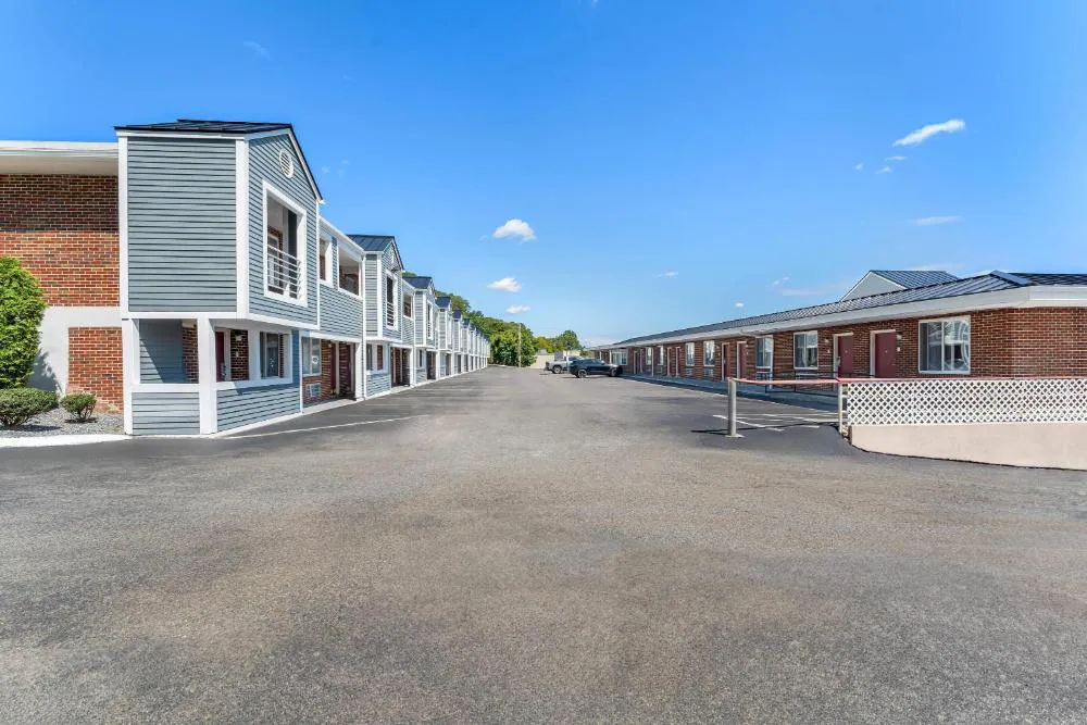 Econo Lodge Cranston - Providence hotel hero