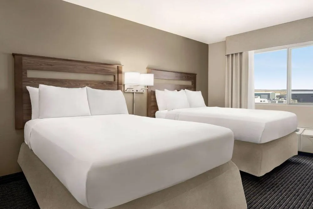 Baymont by Wyndham Rawlins hotel hero