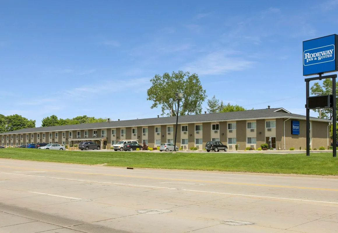 Rodeway Inn & Suites Grand Rapids Southeast hotel hero