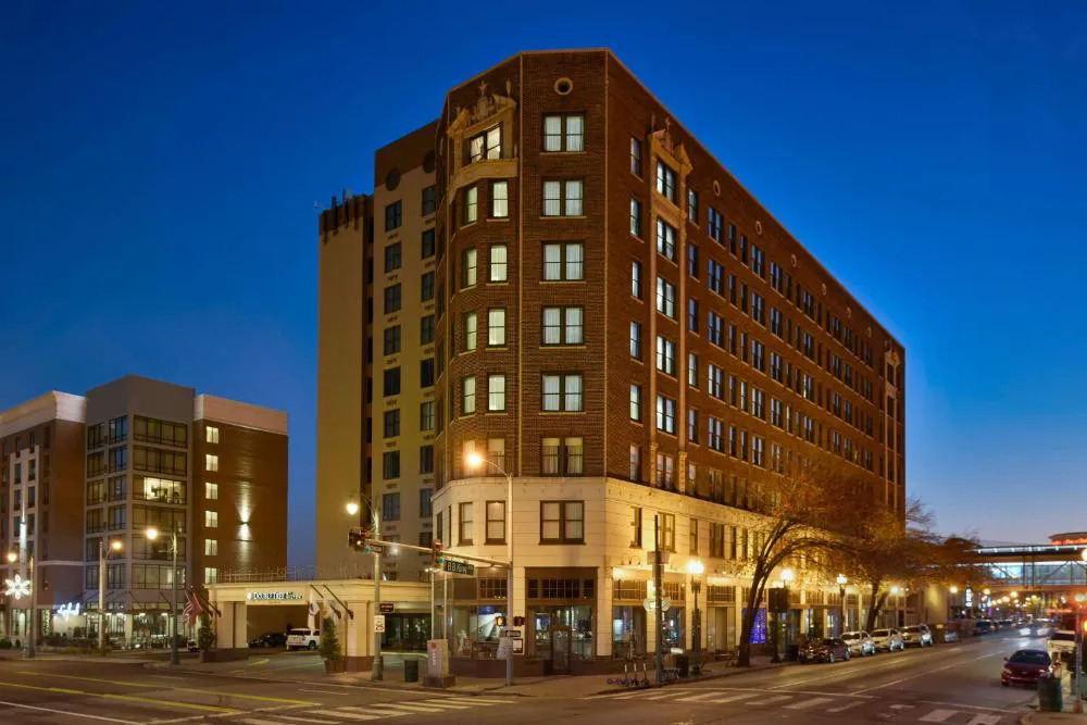 DoubleTree by Hilton Memphis Downtown hotel hero