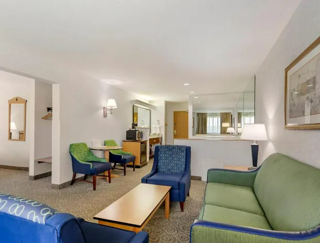 Quality Inn & Suites Denver Airport - Gateway Park hotel detail image 3