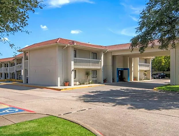 Motel 6 Addison, TX - Dallas hotel detail image 3
